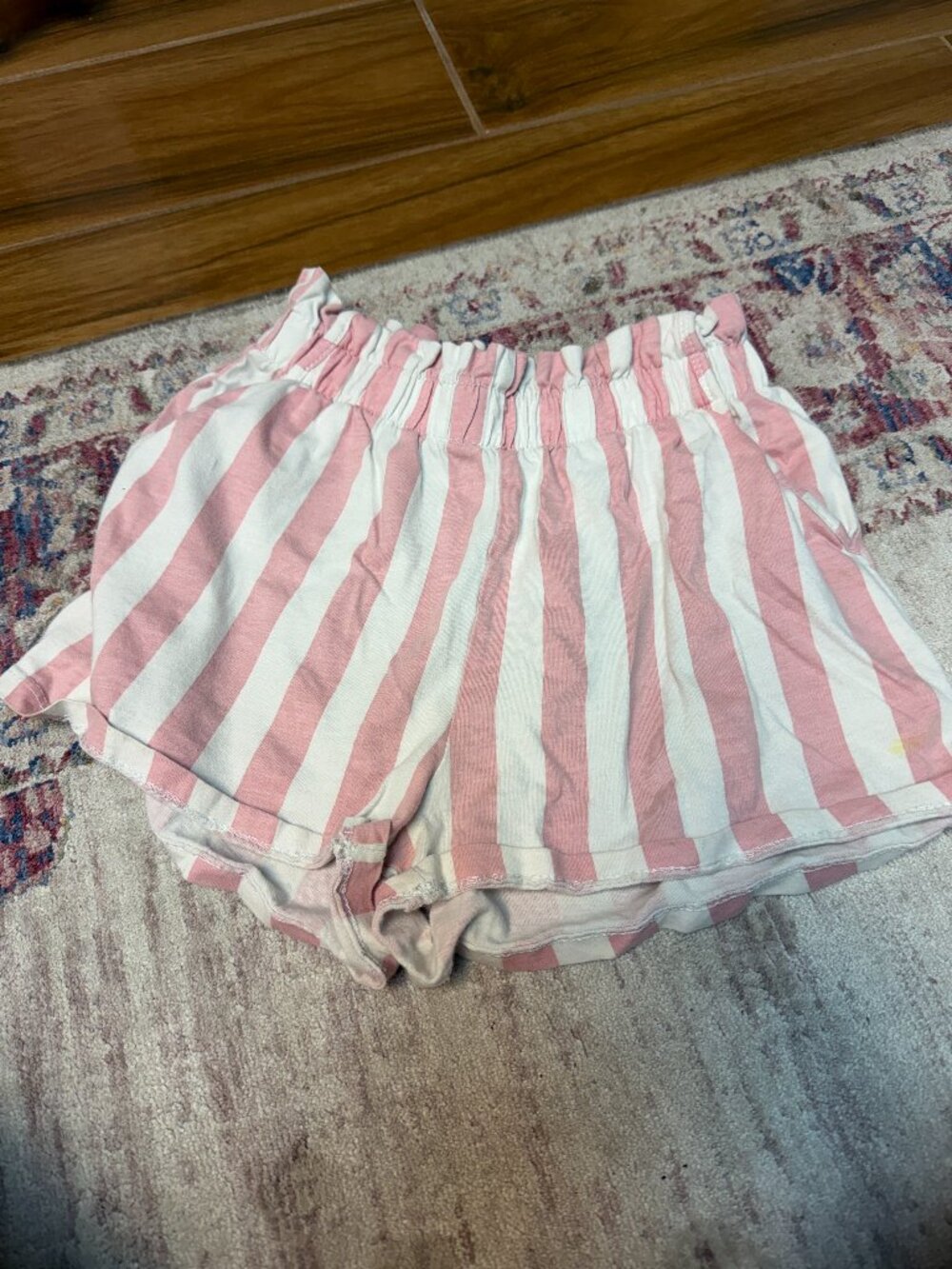 H&M  Kids Girls White and Pink Stripped Shorts Size 8 in Great Shape